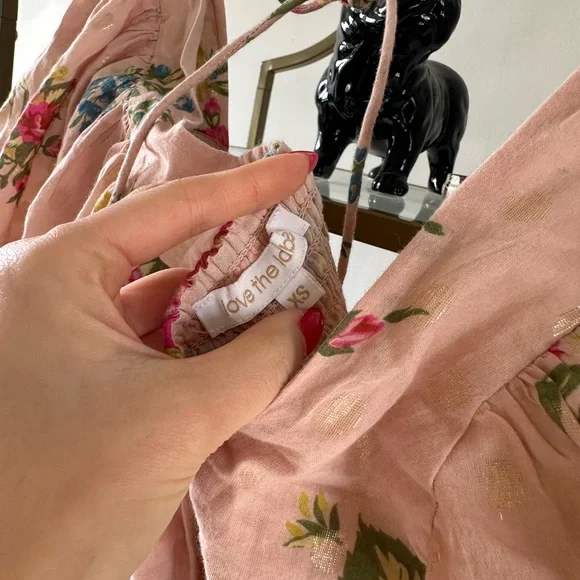 Love the label floral top